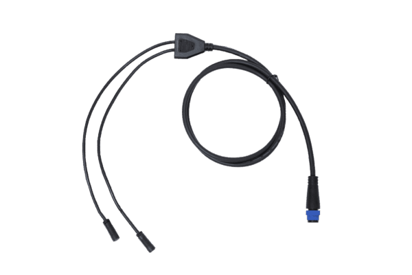 flex-ii-2-wege-y-verteiler-21-19-freigestellt.png SANLight FLEX II 2-Stecker Verteilkabel für 150 / 240 / 320 Watt Netzteil