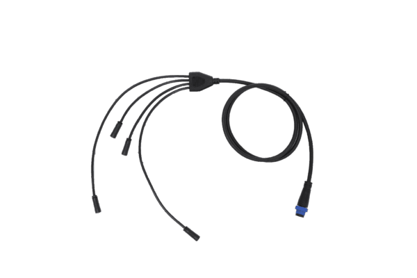 flex-ii-4-wege-y-verteiler-21-19-freigestellt.png SANLight FLEX II 4-Stecker Verteilkabel für 150 / 240 / 320 Watt Netzteil